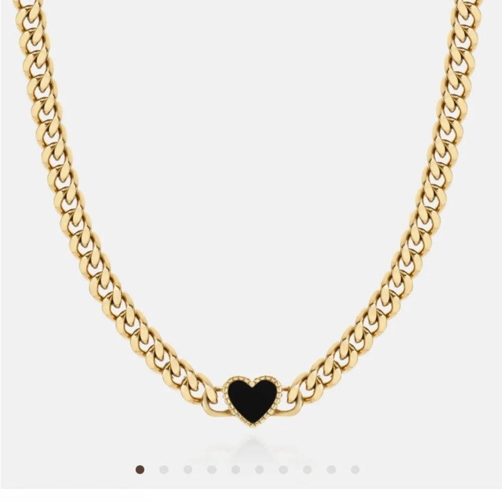 Chic Gold Necklace with Black Heart Pendant